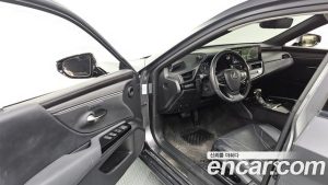 Lexus ES Luxury Plus 2023 года из Южной Кореи
