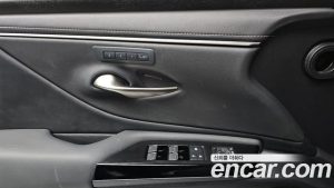 Lexus ES Luxury Plus 2023 года из Южной Кореи