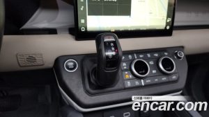 Land Rover Defender 110 P300 X- SE 2023 года из Южной Кореи