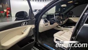 BMW X7 xDrive 40i Design Pure Excellence 7-Seater 2024 года из Южной Кореи