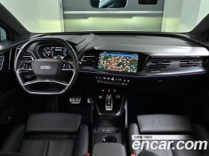 Audi Q4 e-tron 40 Premium Sportback 2023 года из Южной Кореи