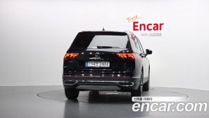 Volkswagen Tiguan 2.0 TSI Prestige 2023 года из Южной Кореи