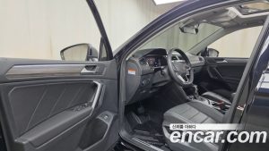 Volkswagen Tiguan 2.0 TSI Prestige 2023 года из Южной Кореи