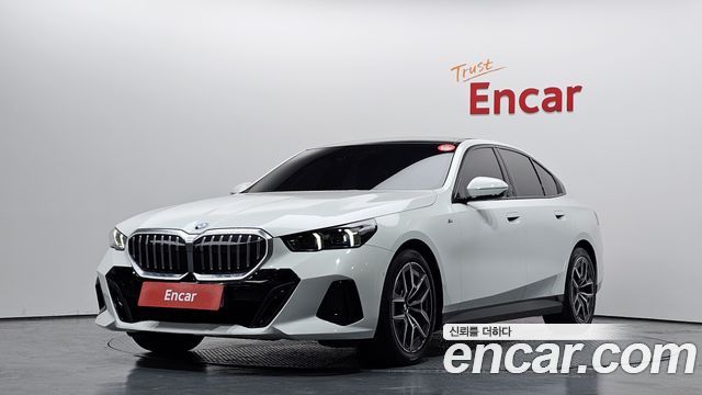 BMW 5-Series 520i M Sport 2024 года из Кореи