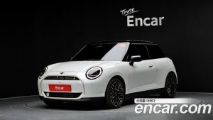 Mini Cooper SE Favoured 2024 года из Южной Кореи