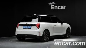 Mini Cooper SE Favoured 2024 года из Южной Кореи