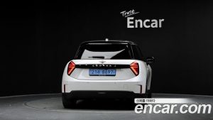 Mini Cooper SE Favoured 2024 года из Южной Кореи
