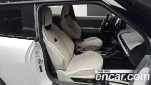 Mini Cooper SE Favoured 2024 года из Южной Кореи