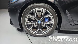 BMW i4 eDrive40 M Sport PRO 2023 года из Южной Кореи