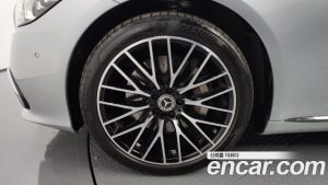 Mercedes-Benz S-Class S580L 4MATIC 2023 года из Южной Кореи