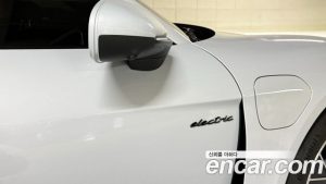 Porsche Taycan Base 2023 года из Южной Кореи