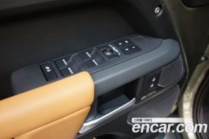 Land Rover Defender 110 P400 X 2023 года из Южной Кореи