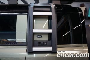 Land Rover Defender 110 P400 X 2023 года из Южной Кореи