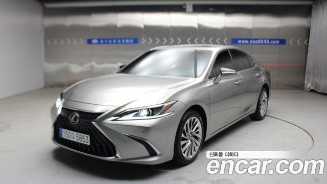 Lexus ES Luxury Plus 2023 года из Кореи