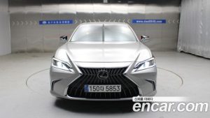 Lexus ES Luxury Plus 2023 года из Южной Кореи