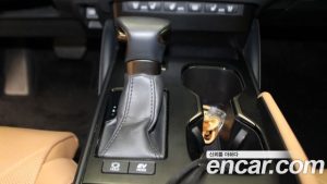 Lexus ES Luxury Plus 2023 года из Южной Кореи