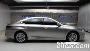 Lexus ES Luxury Plus 2023 года из Южной Кореи