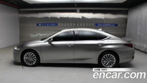 Lexus ES Luxury Plus 2023 года из Южной Кореи