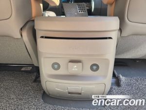 Hyundai Staria 4WD Lounge 9-Seater 2025 года из Южной Кореи
