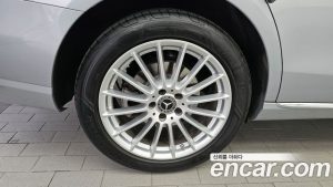 Mercedes-Benz E-Class E220d 4MATIC Exclusive 2023 года из Южной Кореи