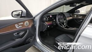 Mercedes-Benz E-Class E220d 4MATIC Exclusive 2023 года из Южной Кореи