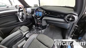 Mini Cooper JCW Pat Moss Edition 2023 года из Южной Кореи
