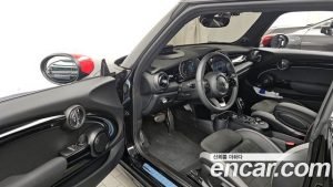 Mini Cooper JCW Pat Moss Edition 2023 года из Южной Кореи