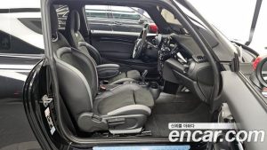 Mini Cooper JCW Pat Moss Edition 2023 года из Южной Кореи
