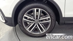 Volkswagen Tiguan 2.0 TSI Prestige 2023 года из Южной Кореи