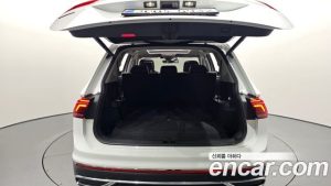 Volkswagen Tiguan 2.0 TSI Prestige 2023 года из Южной Кореи