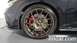 Volkswagen Golf 2.0 GTI 2024 года из Южной Кореи