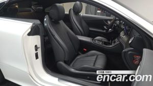 Mercedes-Benz E-Class E300d 4MATIC Coupe 2023 года из Южной Кореи