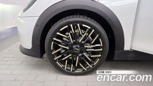 Mini Cooper Convertible Favoured 2025 года из Южной Кореи