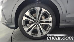 Audi Q8 55 TFSI 4WD Premium 2023 года из Южной Кореи