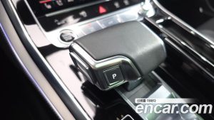 Audi Q8 55 TFSI 4WD Premium 2023 года из Южной Кореи