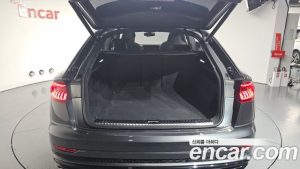 Audi Q8 55 TFSI 4WD Premium 2023 года из Южной Кореи