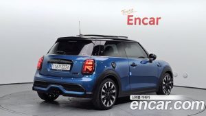 Mini Cooper CLASSIC 2023 года из Южной Кореи