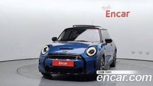Mini Cooper CLASSIC 2023 года из Южной Кореи