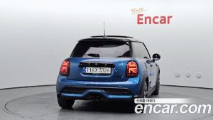 Mini Cooper CLASSIC 2023 года из Южной Кореи