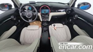 Mini Cooper CLASSIC 2023 года из Южной Кореи