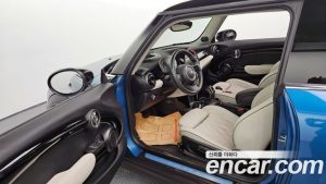 Mini Cooper CLASSIC 2023 года из Южной Кореи