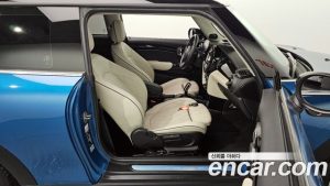 Mini Cooper CLASSIC 2023 года из Южной Кореи