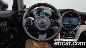 Mini Cooper CLASSIC 2023 года из Южной Кореи