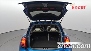 Mini Cooper CLASSIC 2023 года из Южной Кореи