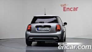 Mini Cooper CLASSIC 2024 года из Южной Кореи