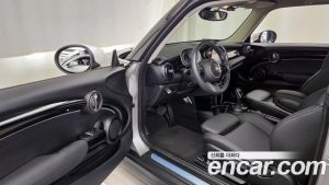 Mini Cooper CLASSIC 2024 года из Южной Кореи