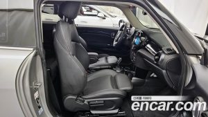 Mini Cooper CLASSIC 2024 года из Южной Кореи