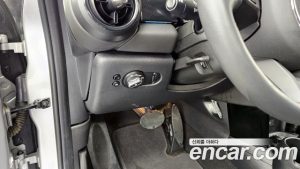 Mini Cooper CLASSIC 2024 года из Южной Кореи