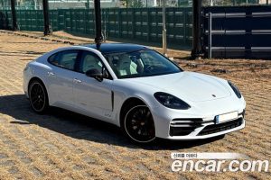 Porsche Panamera 4.0 GTS 2022 года из Южной Кореи