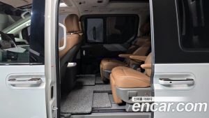 Hyundai Staria 4WD Lounge 7-Seater 2025 года из Южной Кореи